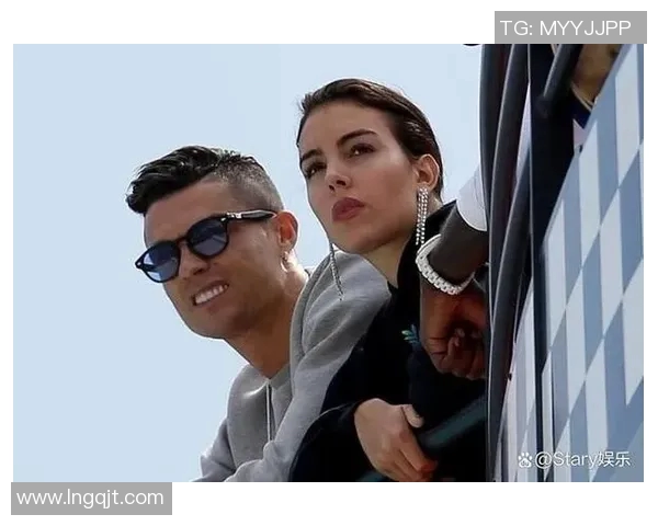 足球明星与夫人之间的爱情故事与婚姻生活揭秘 足球明星与夫人之间的爱情故事与婚姻生活揭秘