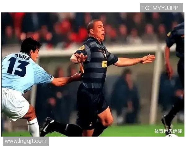 足球明星顶球的精彩瞬间与背后故事揭秘 足球明星顶球的精彩瞬间与背后故事揭秘