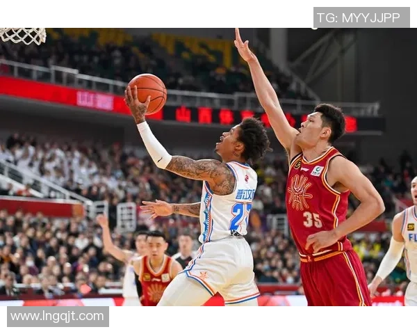 成都篮球队盯防策略分析与比赛表现的得失评估